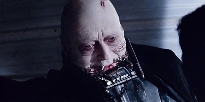 Darth Vader dies with his helmet off in Return of the Jedi