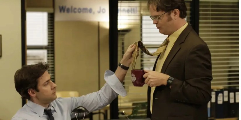 Jim dunking Dwight&rsquo;s tie in his coffee in The Office