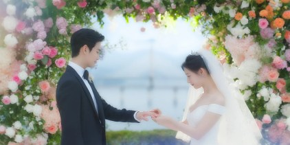 Queen of Tears' Hong Hae-in places a wedding ring of Baek Hyun-woo&rsquo;s finger