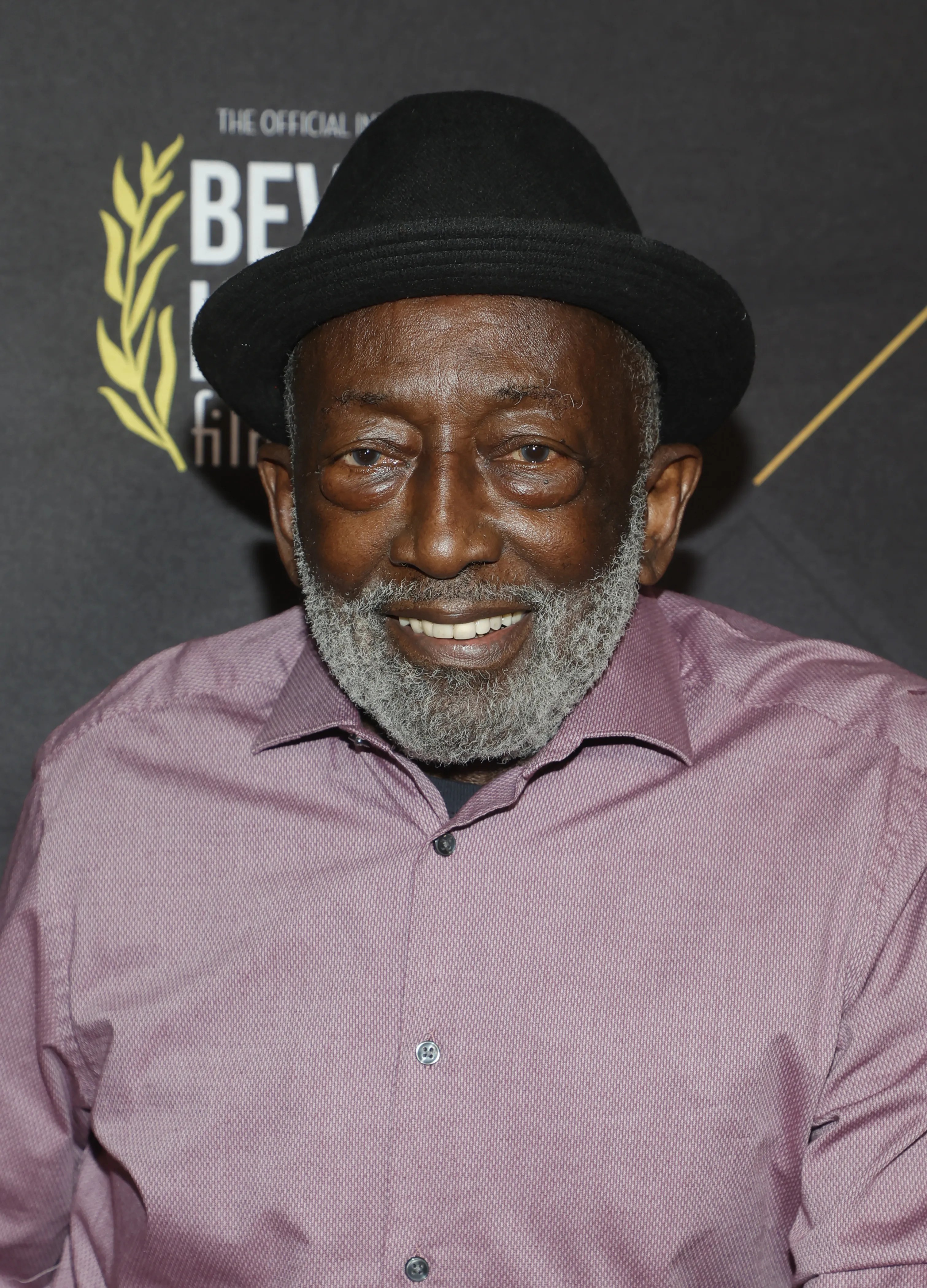 Twin Falls Idaho Summary, Trailer, Cast, and More