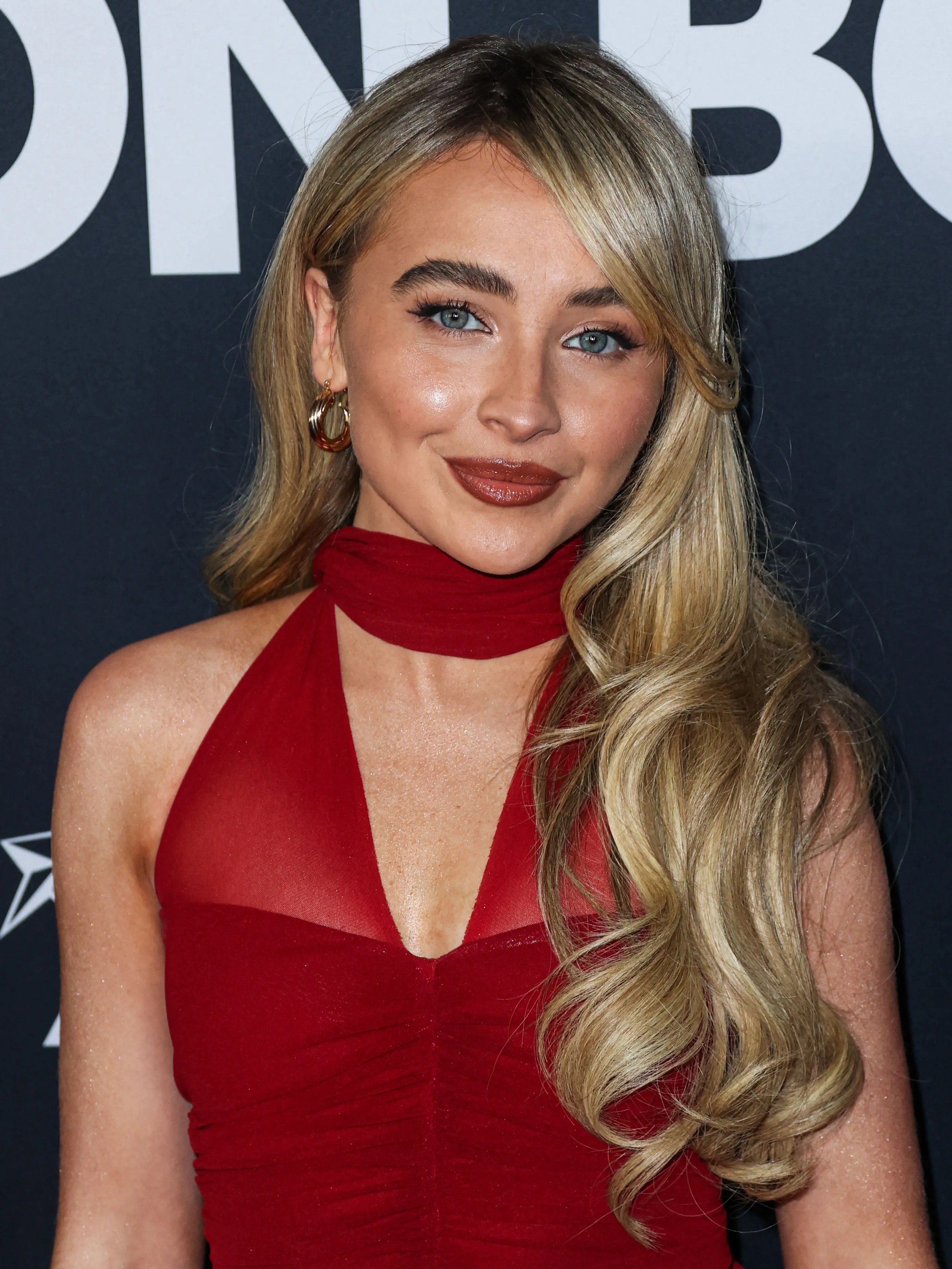 Sabrina Carpenter's "Busy Woman" Lyrics & Meaning Explained deepscreen