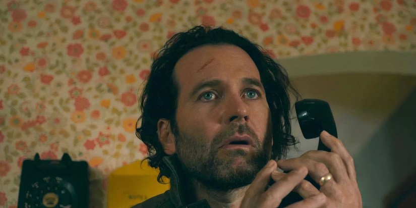 Jim hears Thomas over the phone in From season 3, ep 2