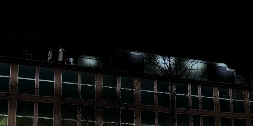 Chase talking down a patient from the roof of the Princeton-Plainsboro Teaching Hospital in the House episode Paternity.