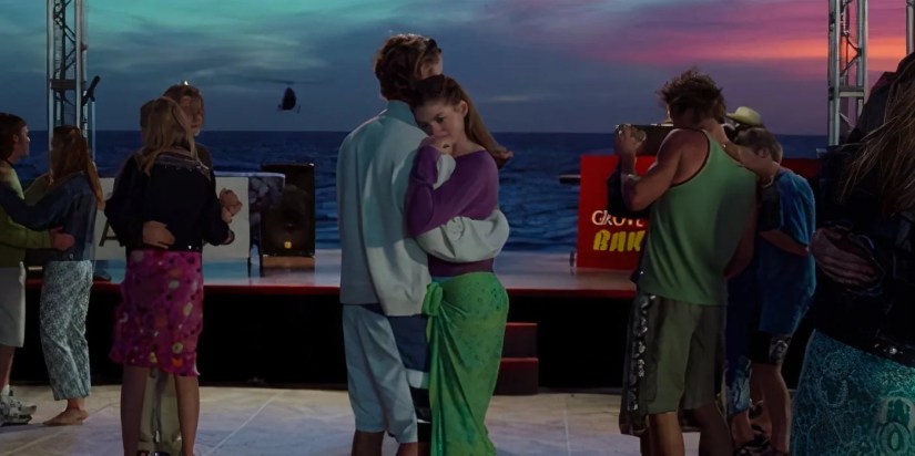 Mia and Josh dancing at the beach party in The Princess Diaries.