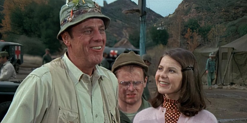 Radar looking awkward behind Nancy and Henry in the MASH episode “Henry in Love."