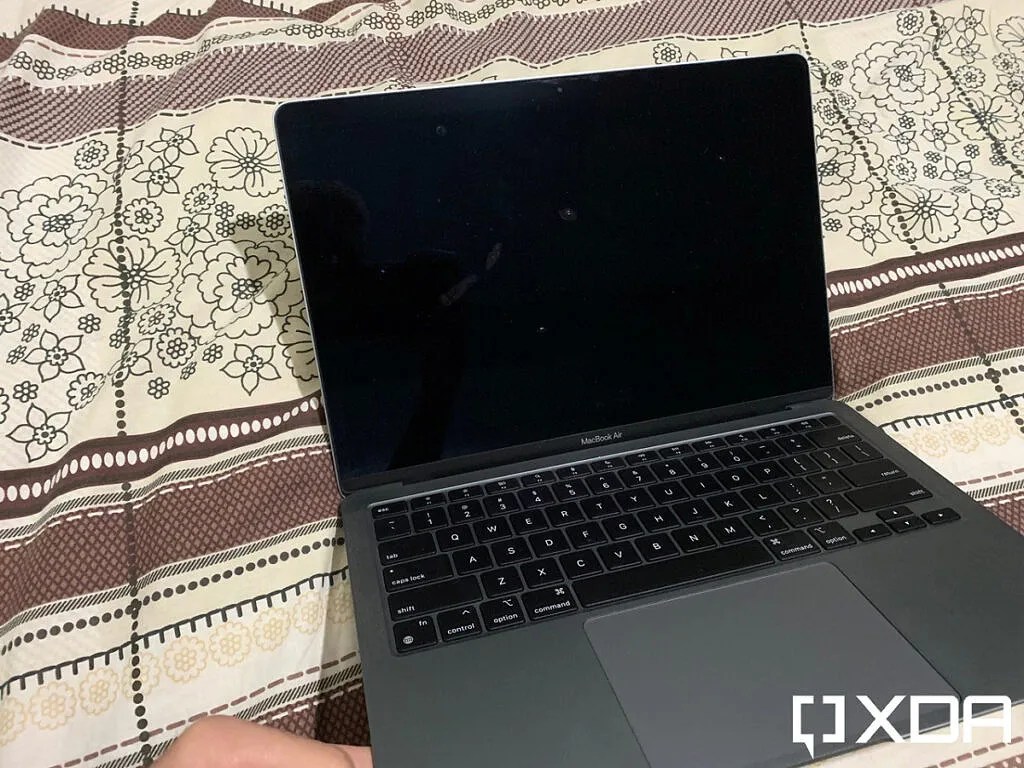 How to safely clean your Apple MacBook