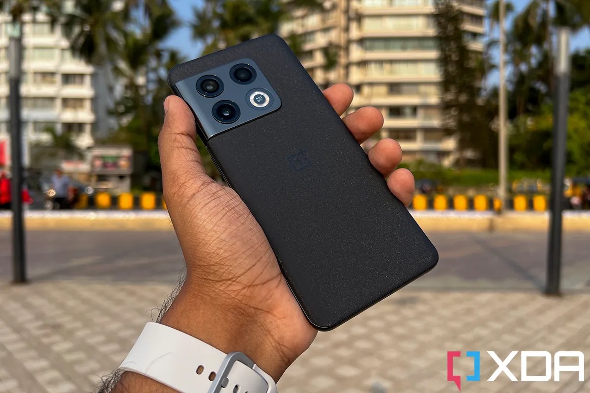 Does the OnePlus 10 Pro have eSIM support?