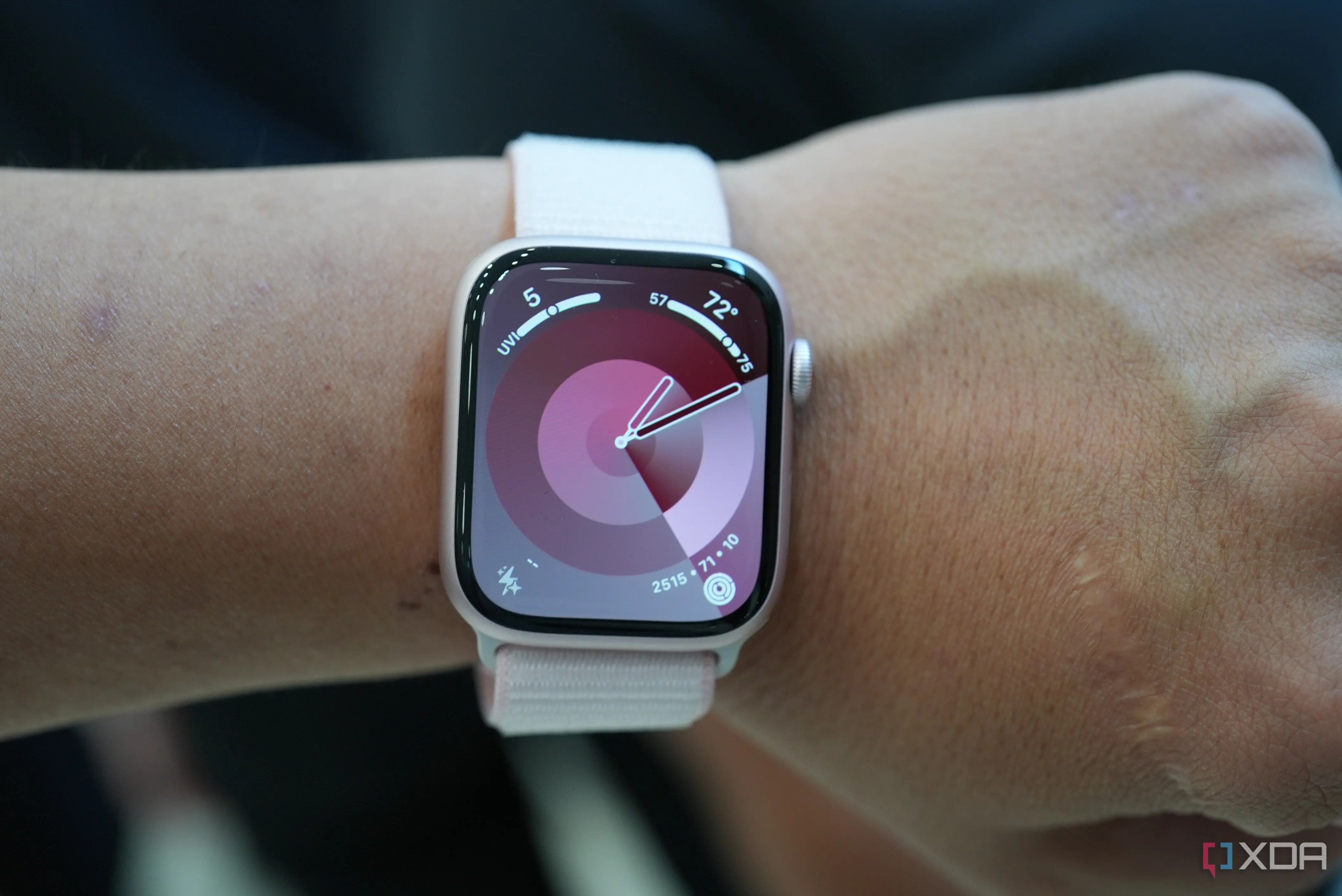 What colors does the Apple Watch Series 9 come in?