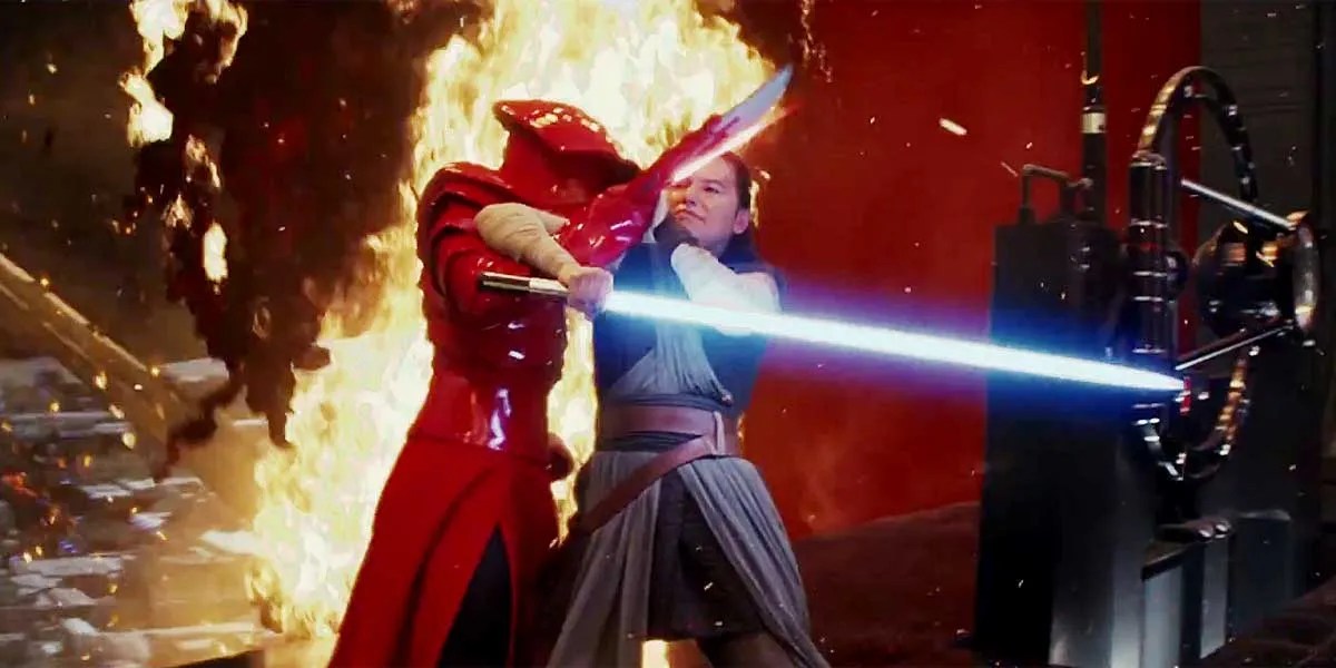 Weapon Magically Disappears in The Last Jedi's Throne Room Fight Scene