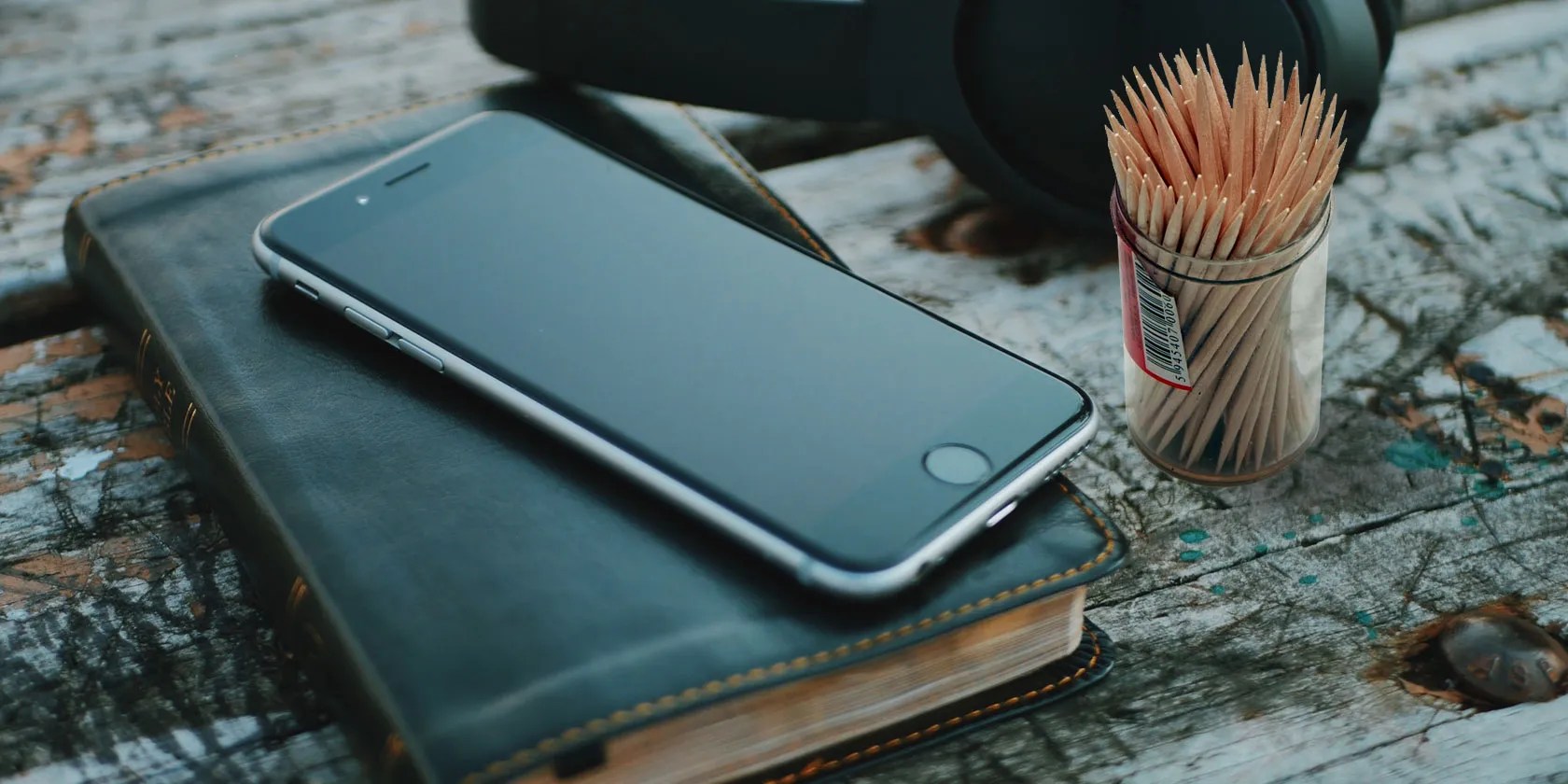 How to Clean the iPhone's Charging Port MakeUseOf