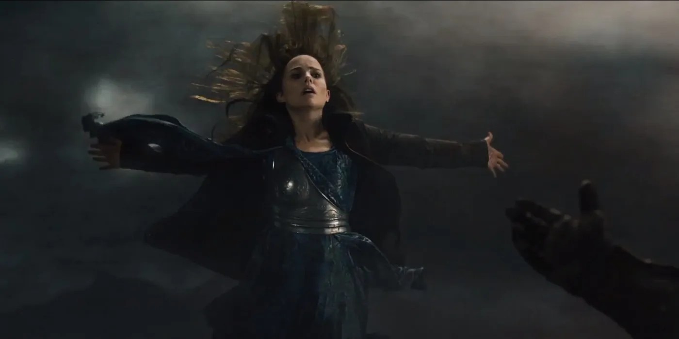 Natalie Portman Jane Foster Thor 2.jpg?q=50&amp;fit=crop&amp;w=740&amp;h=370&amp;dpr=1