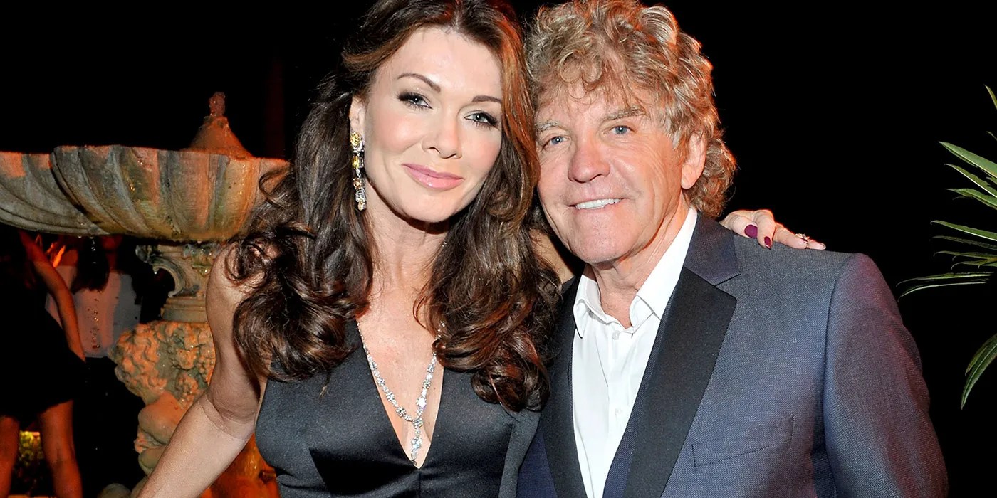 Lisa Vanderpump & Husband Ken Stand In Line For Early COVID Vaccine(05)
