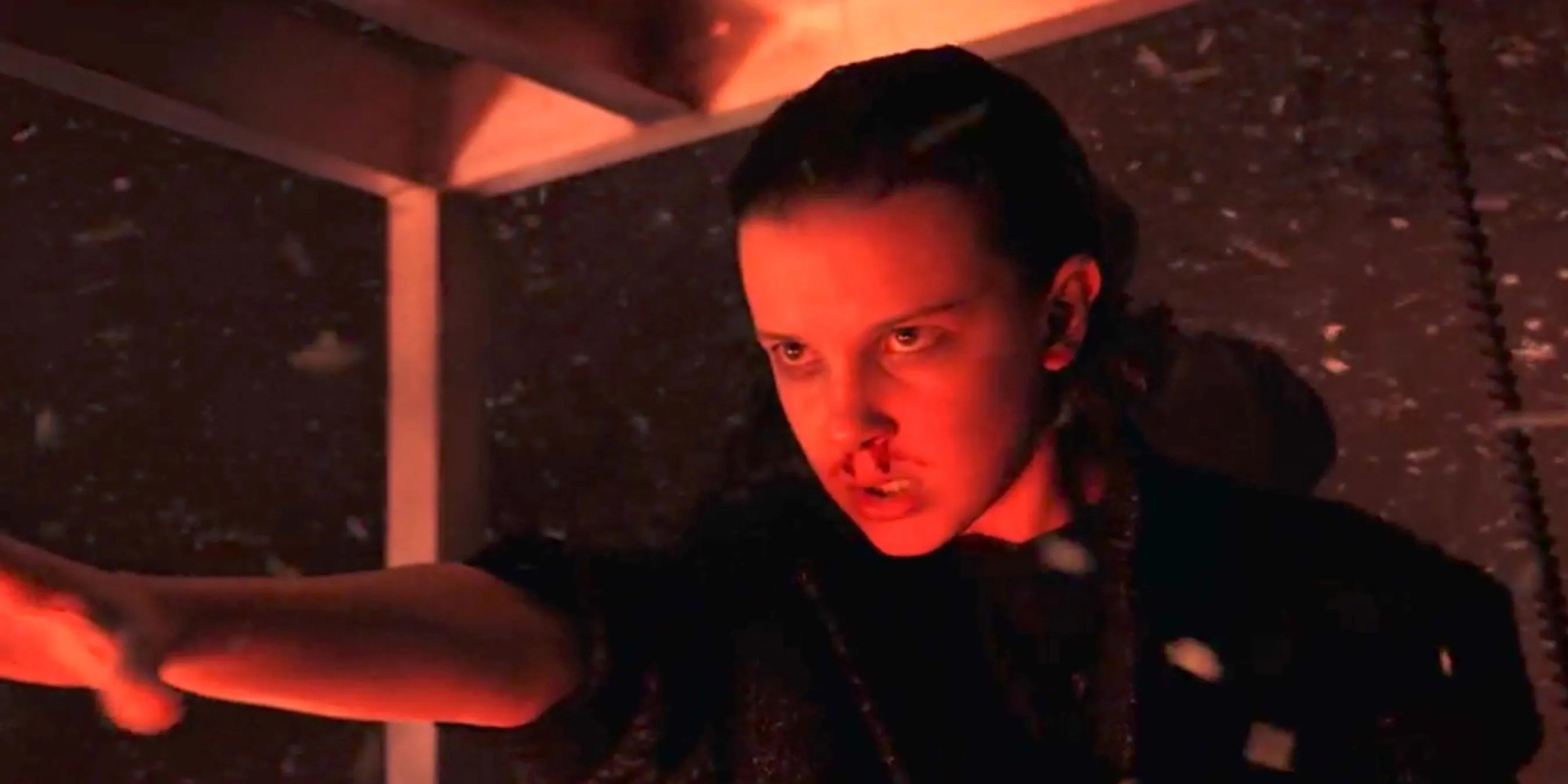 Eleven Closes Gate Stranger Things 1.jpeg?q=50&amp;fit=crop&amp;w=740&amp;h=370&amp;dpr=1