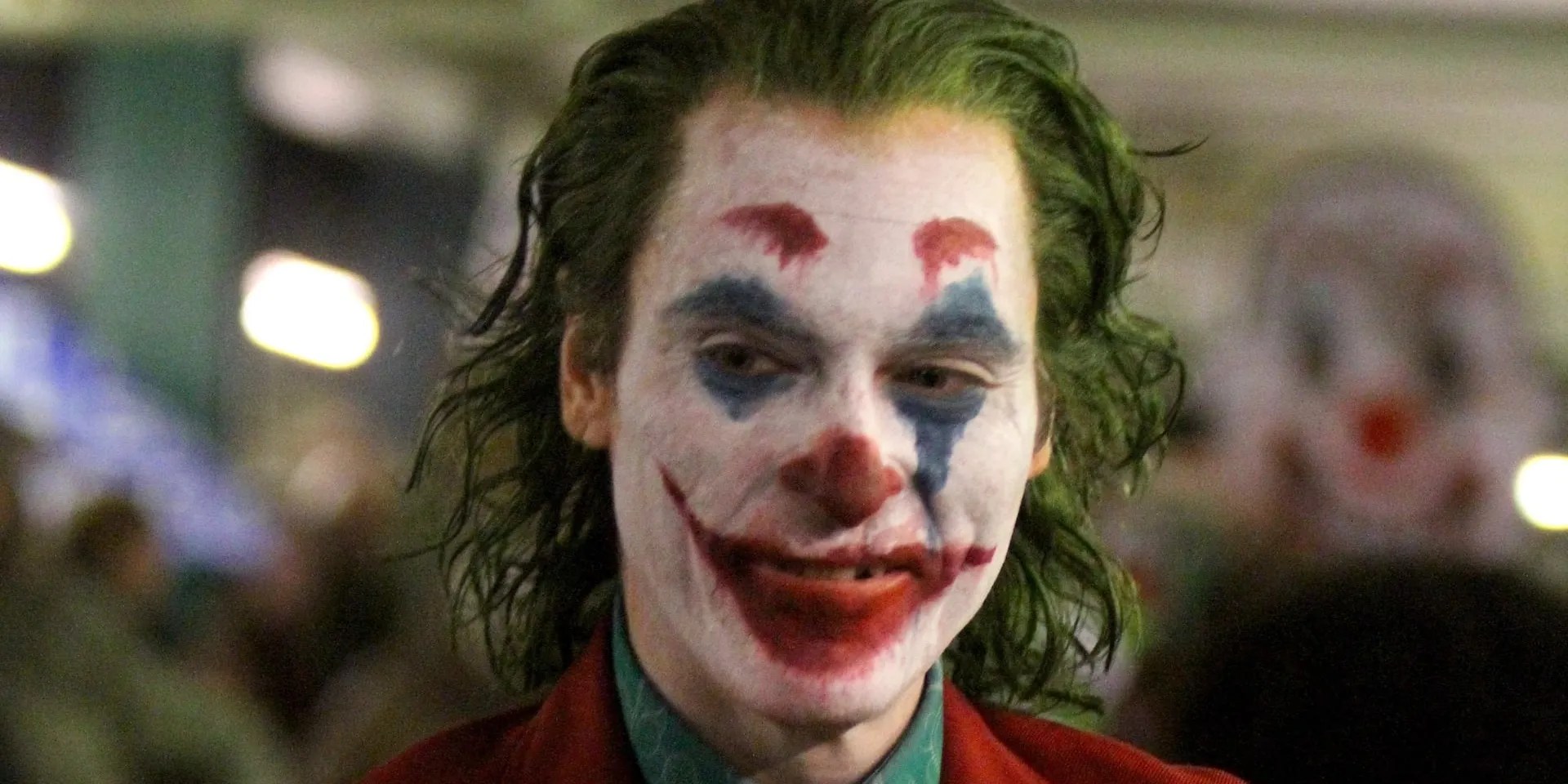 Joker 10 Moments That Tie The Film To The Batman Universe