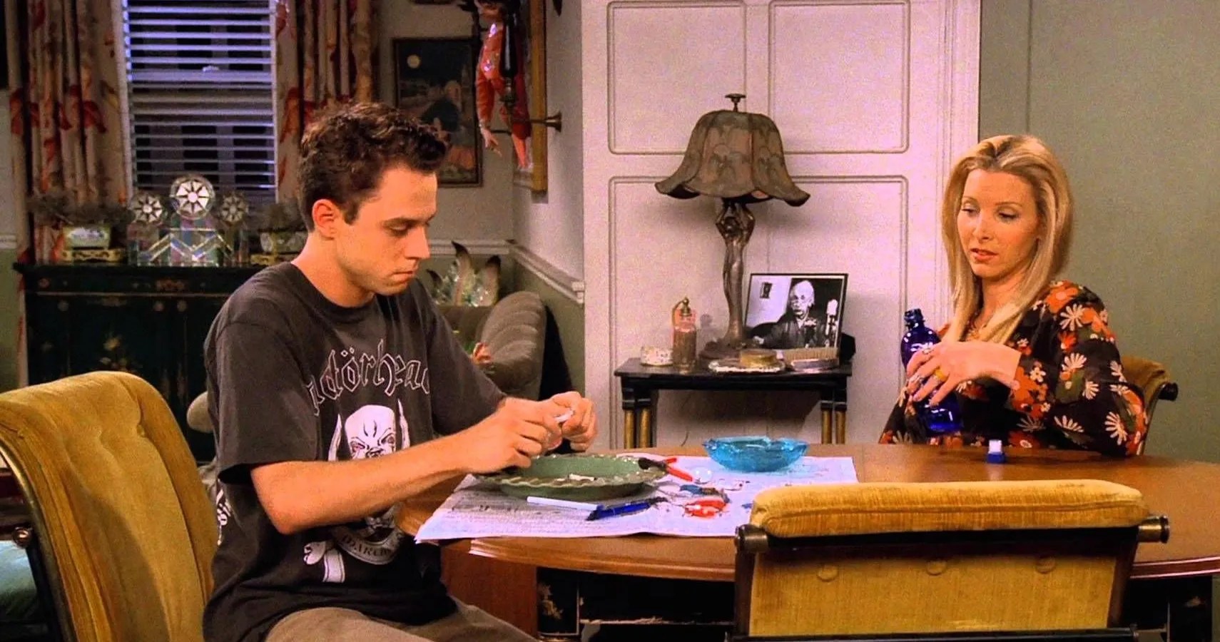 Friends 10 Hidden Details About Phoebe's Apartment ScreenRant