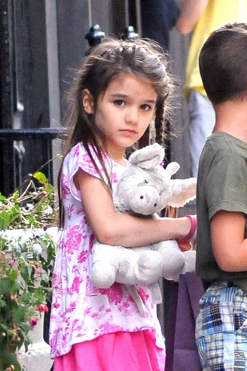 Život Suri Cruise bez oca Toma Cruisea Story