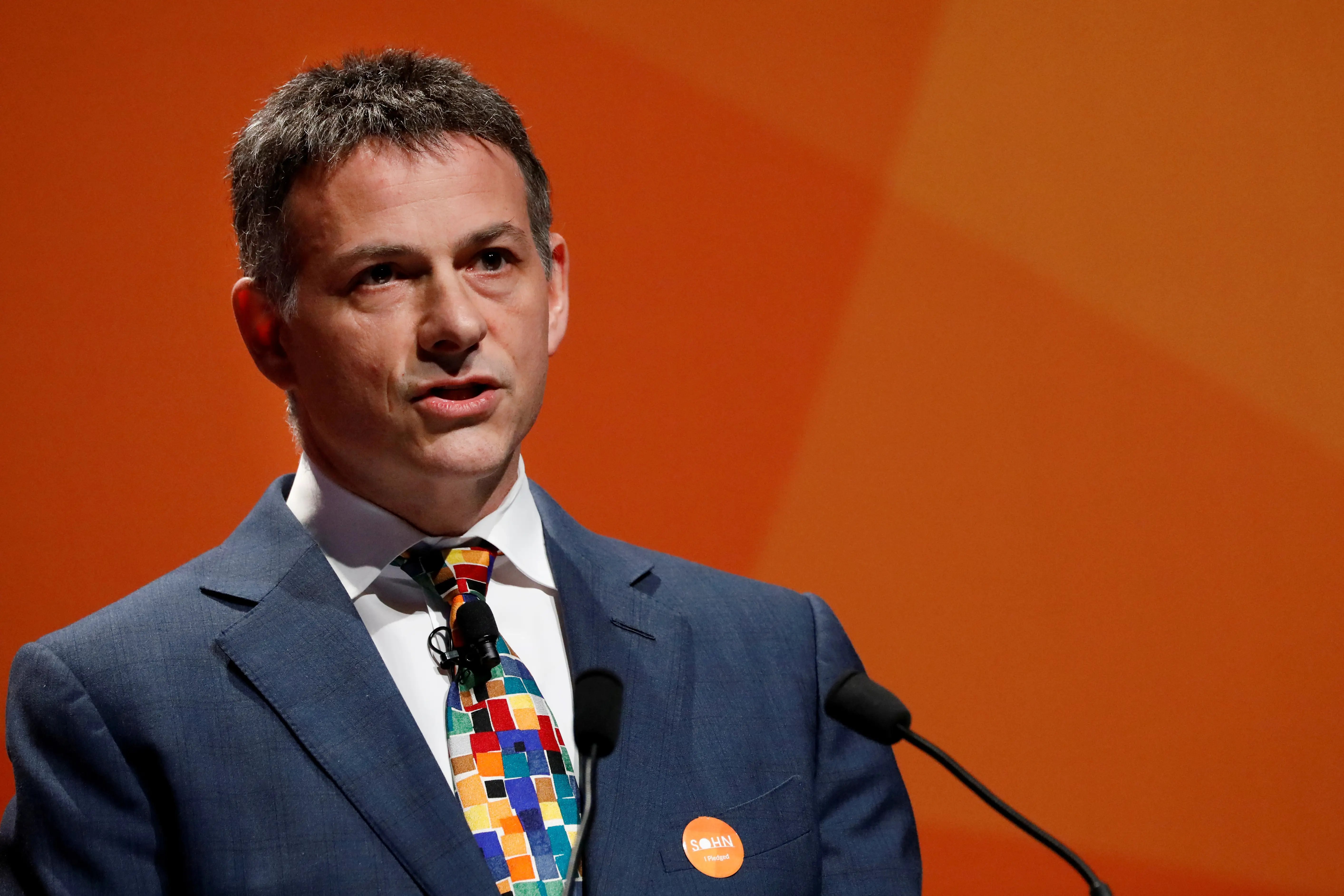 Greenlight's David Einhorn pitches long on AerCap, short on GATX at