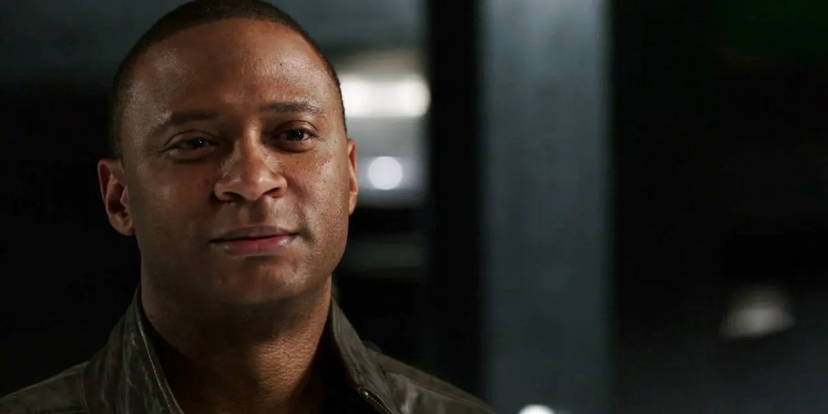 Elseworlds Hints Diggle Is Green Lantern On Earth90 CBR