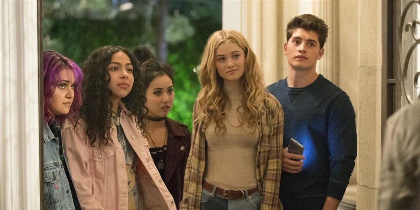 Runaways.jpg?q=50&amp;fit=crop&amp;w=740&amp;h=370&amp;dpr=1