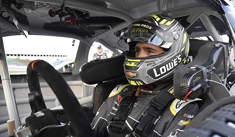 How Many Gallons Of Gas Does A Nascar Car Hold / How many gallons of