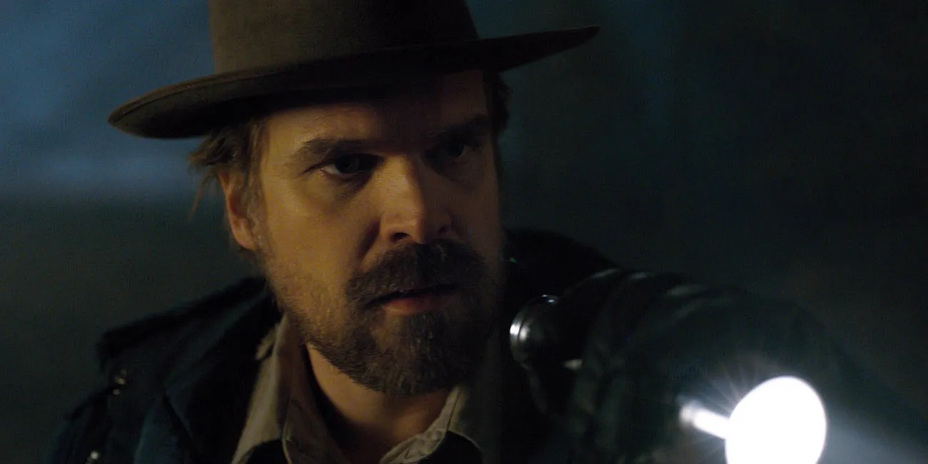 Stranger Things Star Teases Hopper's Struggle Screen Rant