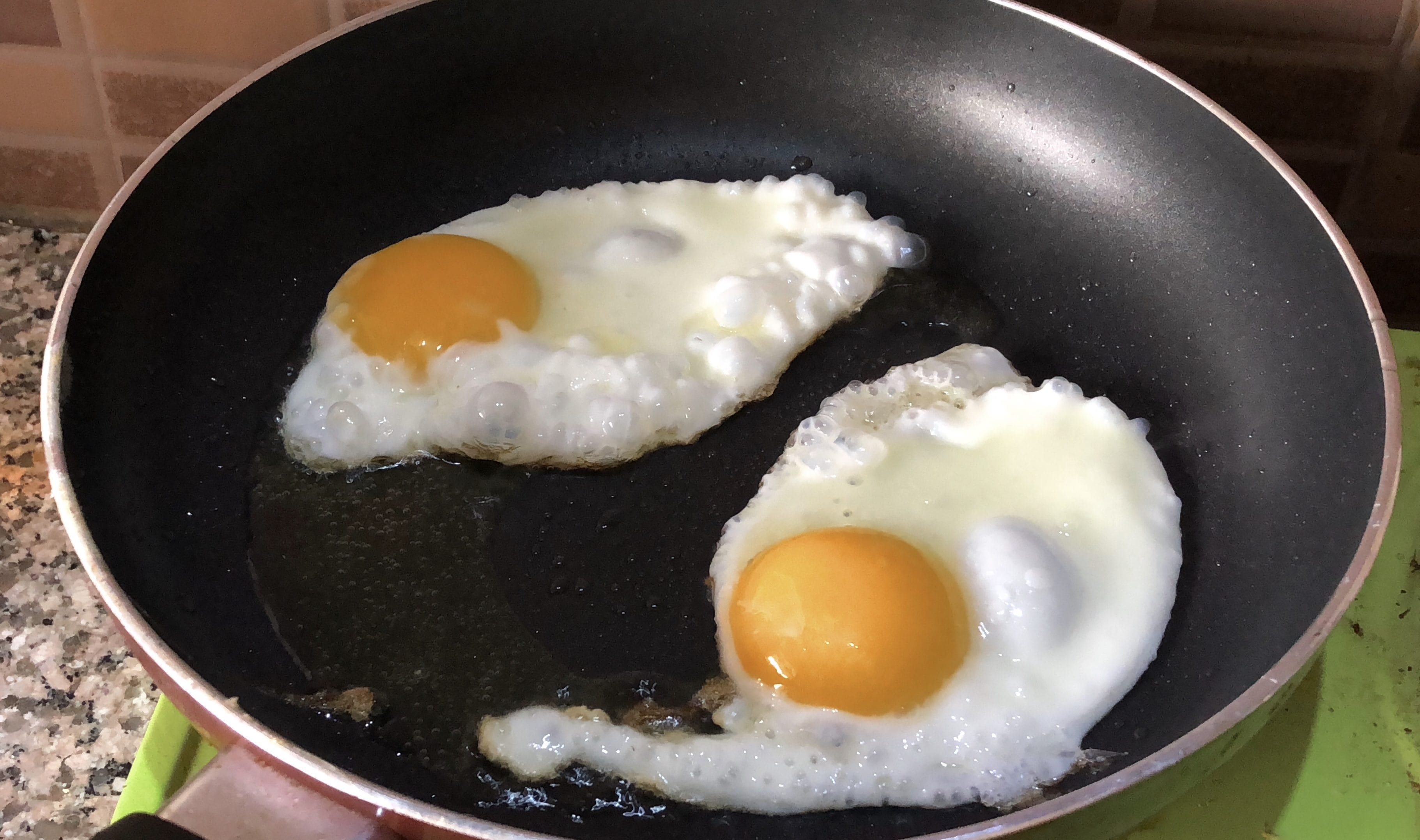 Here's Why Food Keeps Sticking To Your Nonstick Pans (Backed By Science)
