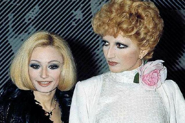 Raffaella carra — mamma dammi 100 lire 03:02. Mina E Raffaella Carra Conquistano Gli Italiani Ascolti Top Per Il Sabato Sera Del 27 Luglio 2019