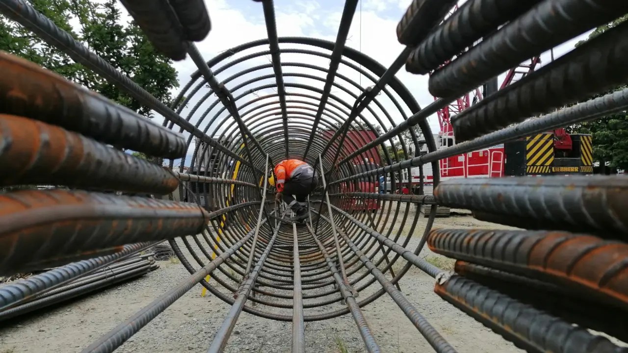 The foundations of the Caribe viaduct begin: the 80 Metro begins to take shape