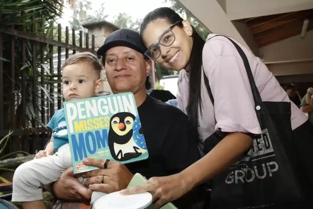 Medellín promotes early childhood with books in English and food support in Buen Comienzo