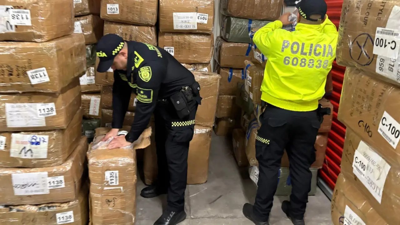 They dismantled a warehouse in Barrio Colombia with more than 6 thousand pairs of contraband footwear