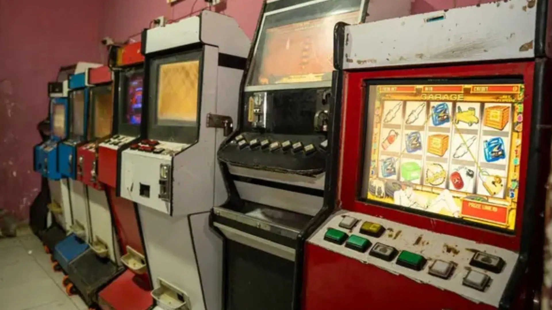 The party is over! They close stores, seize machines and seize 200 white weapons in Cali