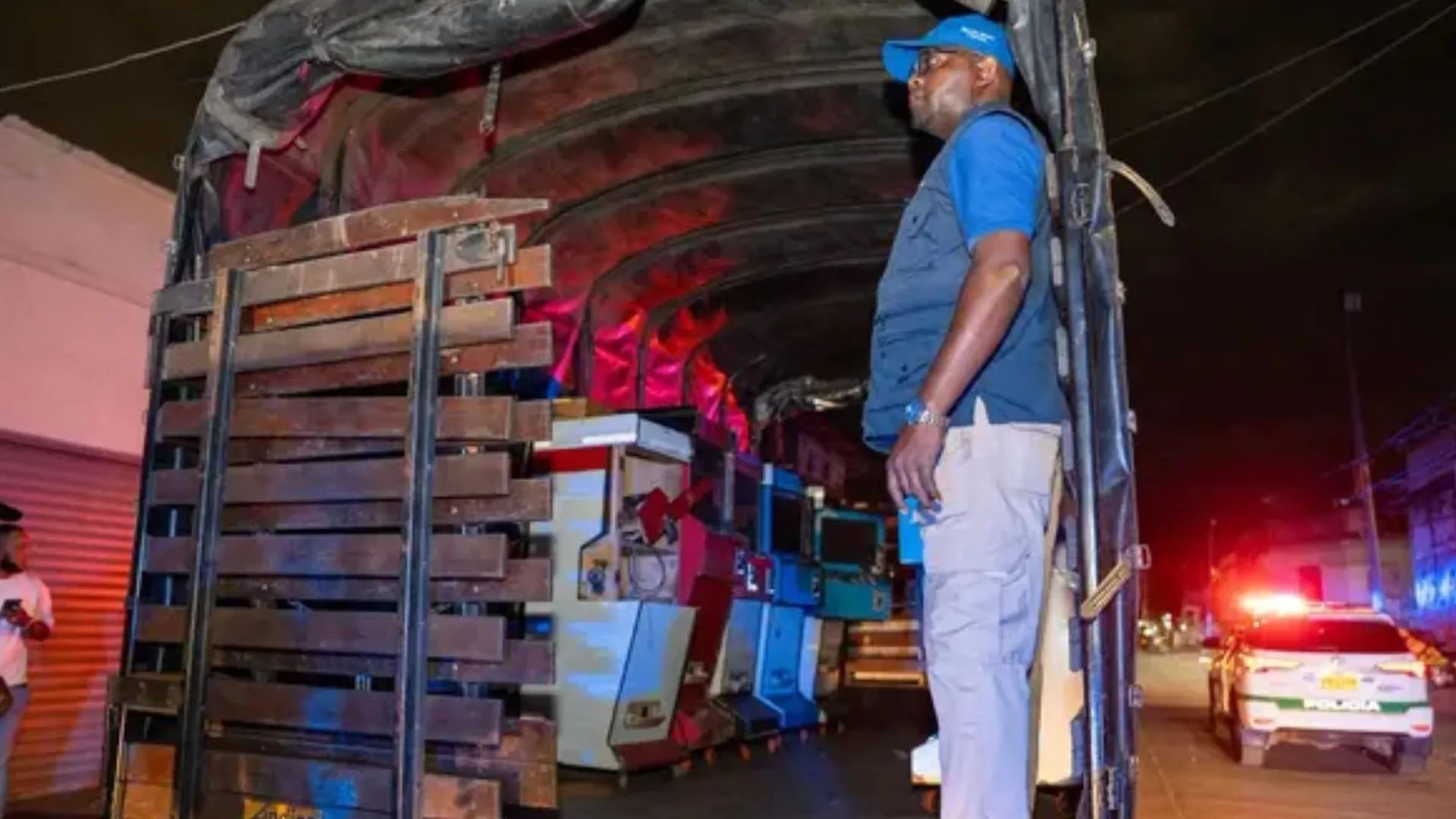 The party is over! They close stores, seize machines and seize 200 white weapons in Cali