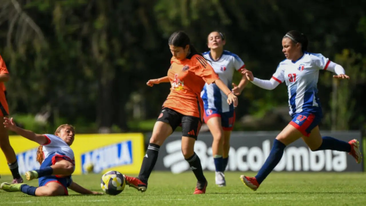 ¡Rueda el balón para nuestras juveniles! Juega la Selección Colombia Sub-17