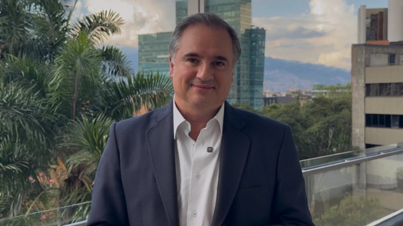 Carlos Cuartas: «en Colombia el emprendedor paga impuestos antes de tener utilidades. Eso hay que cambiarlo»