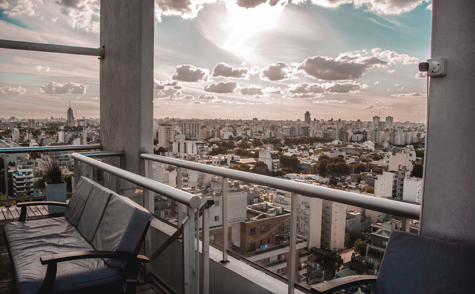 Cuánto cuesta comprar o alquilar un departamento en la Ciudad de Buenos