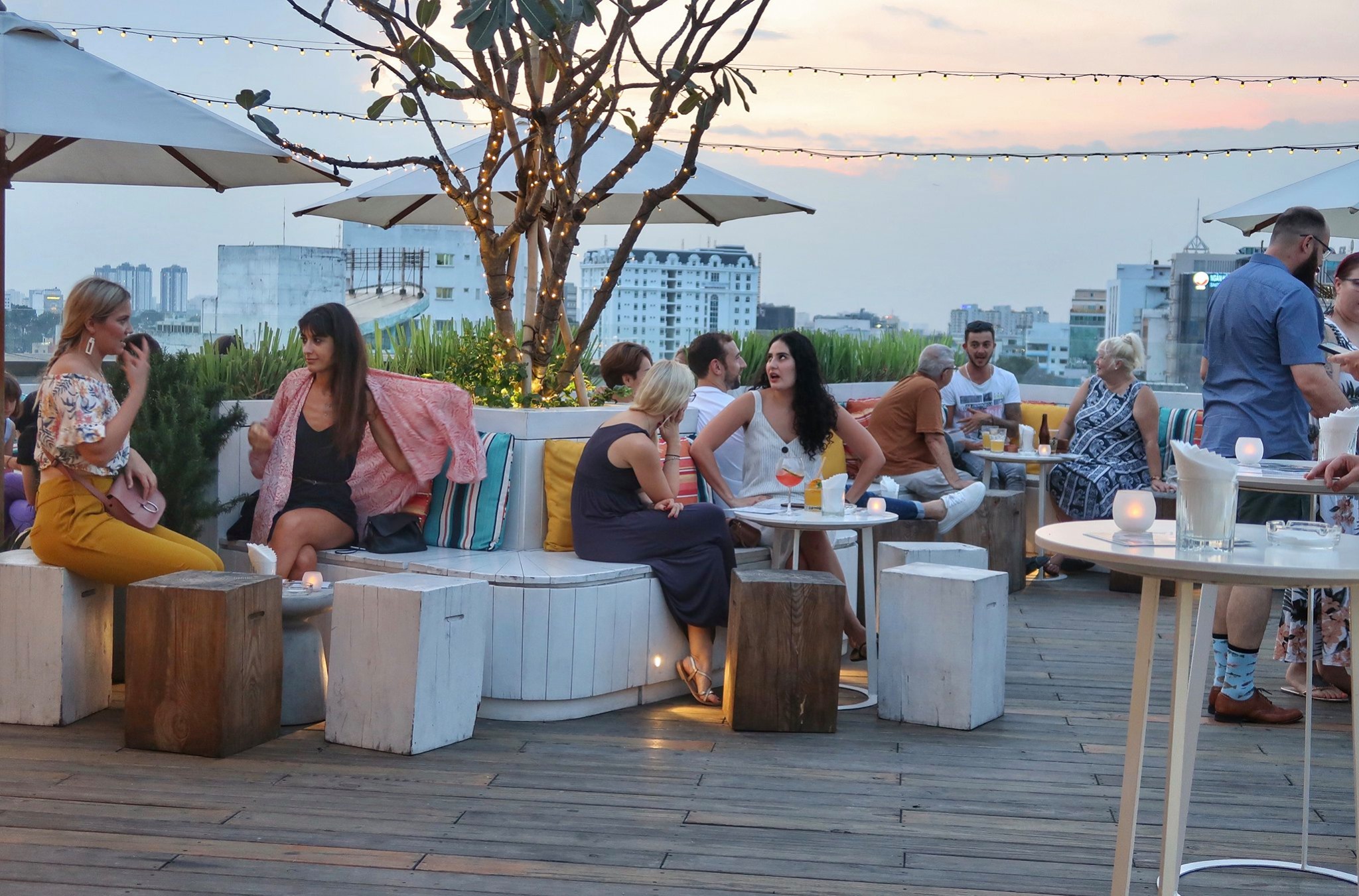 Trải nghiệm ăn uống tại 20 nhà hàng rooftop tại TP.HCM và Hà Nội siêu