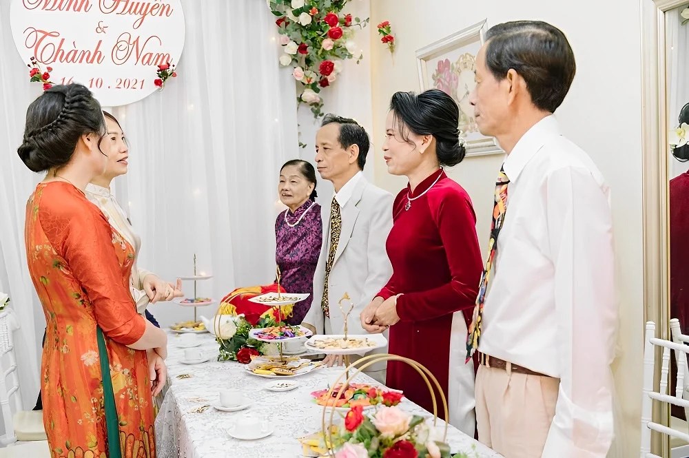 Đính hôn là gì? Lễ đính hôn & lễ thành hôn khác nhau như thế nào? v1000