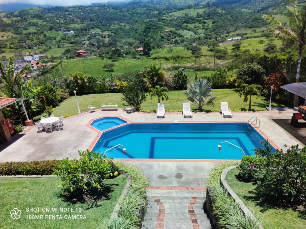 VENDO QUINTA CON PISCINA EN YUNGUILLALENTAG 310.000 NEG.