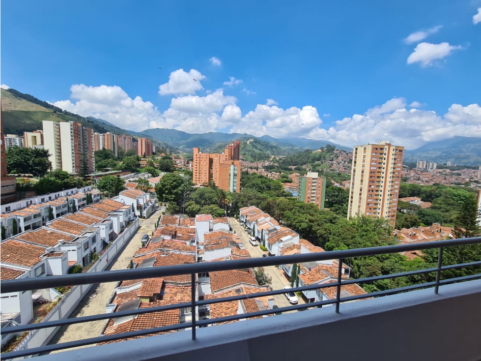 Apartamento en venta Medellin Loma de los Bernal 390.000.000 COP