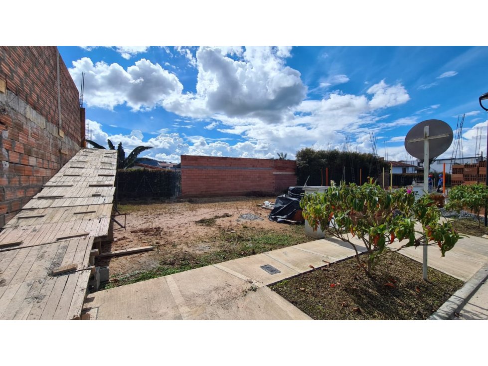 CASA EN VENTA EN URBANIZACIÓN CERRADA LA CEJA, ANTIOQUIA 460.000.000 COP