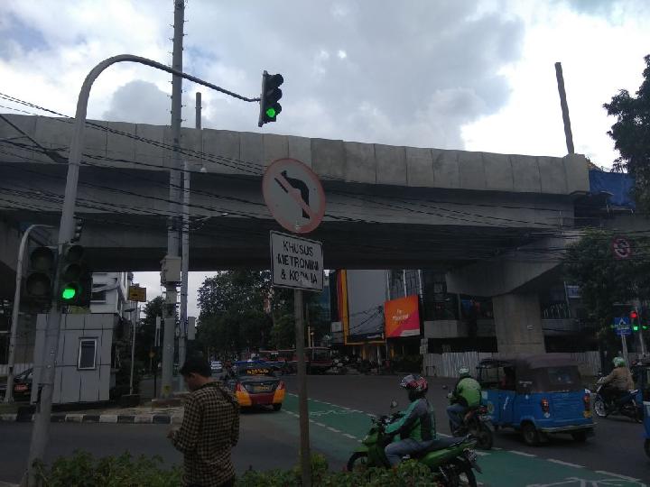 Begini Menyebut Lampu Merah Galau di Melawai Blok M Metro Tempo.co