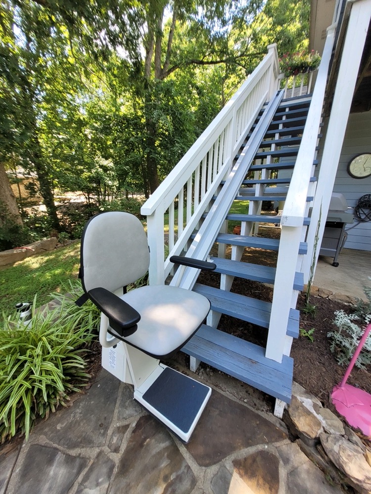 Legacy II Outdoor Stairlift Staying Home