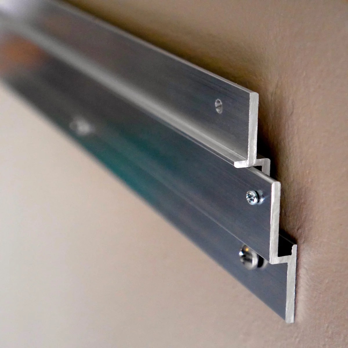 Dual Bracket SelfAligning and SelfLeveling Hanger StaysLevel Frame