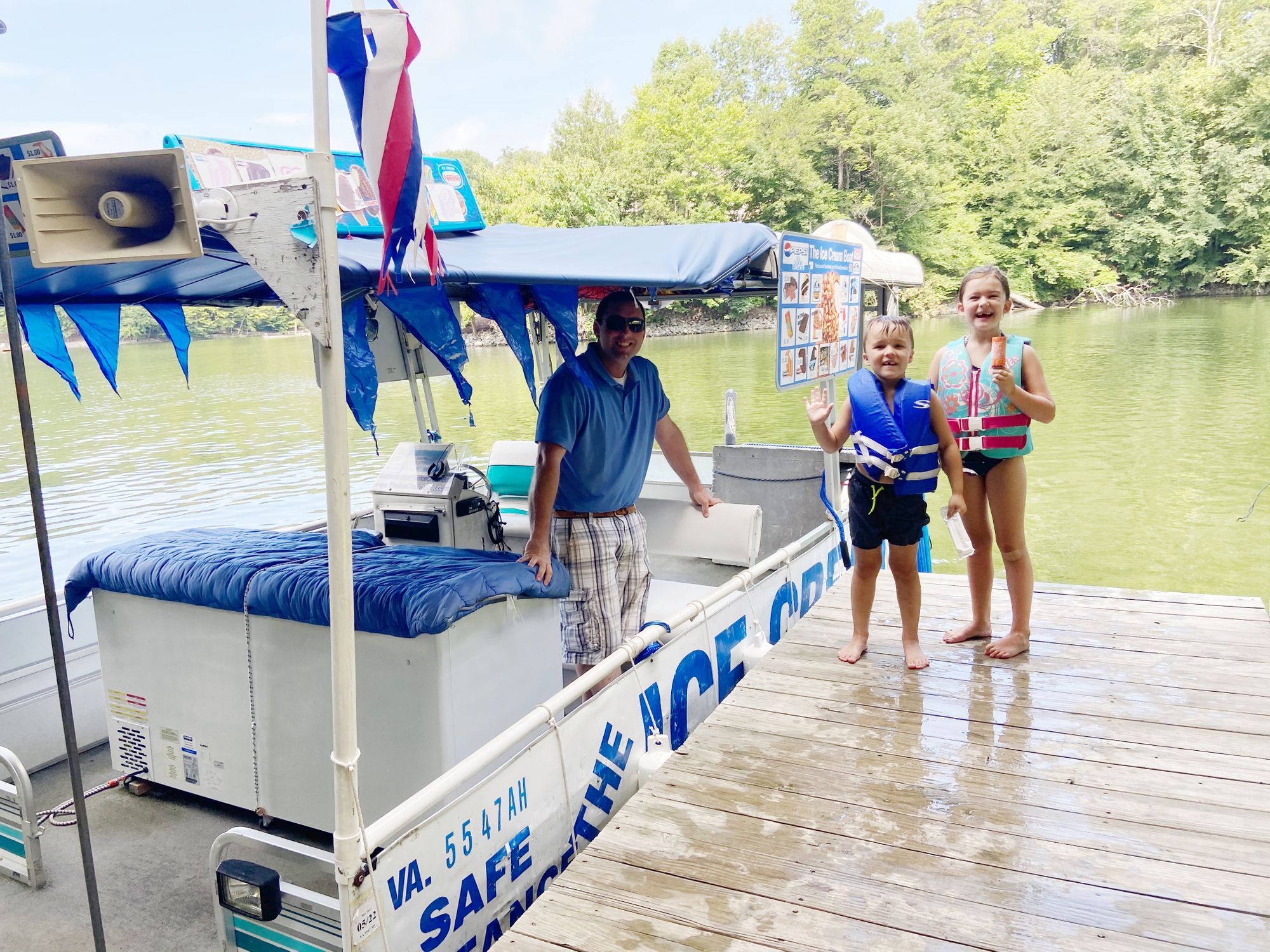 Find The Ice Cream Boat! SML