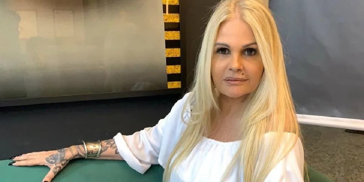 Monique Evans surge 15 anos mais nova após transformação