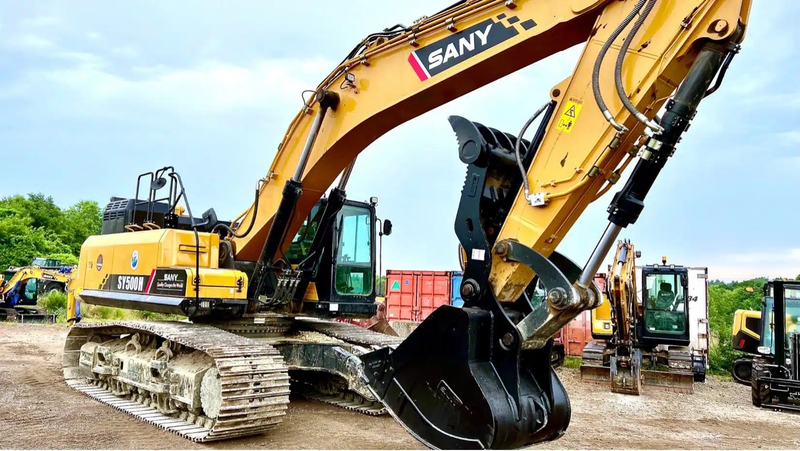 14 Reasons to Buy a New Excavator From a Construction Equipment Dealer