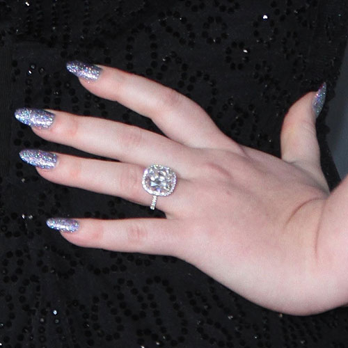 Adele's Nail Polish & Nail Art Steal Her Style