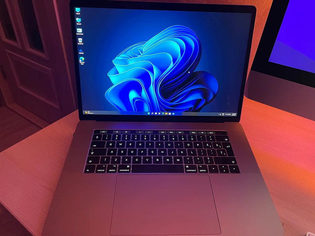 How to Install Windows 11 on MacBook (Boot Camp Assistant)