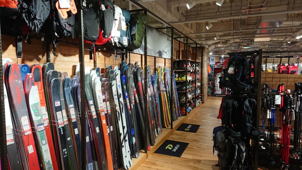 石井スポーツ リンクス梅田店｜西日本最大級のメガショップは圧倒的な品揃え｜大阪 スキー・スノーボード情報メディア STEEP