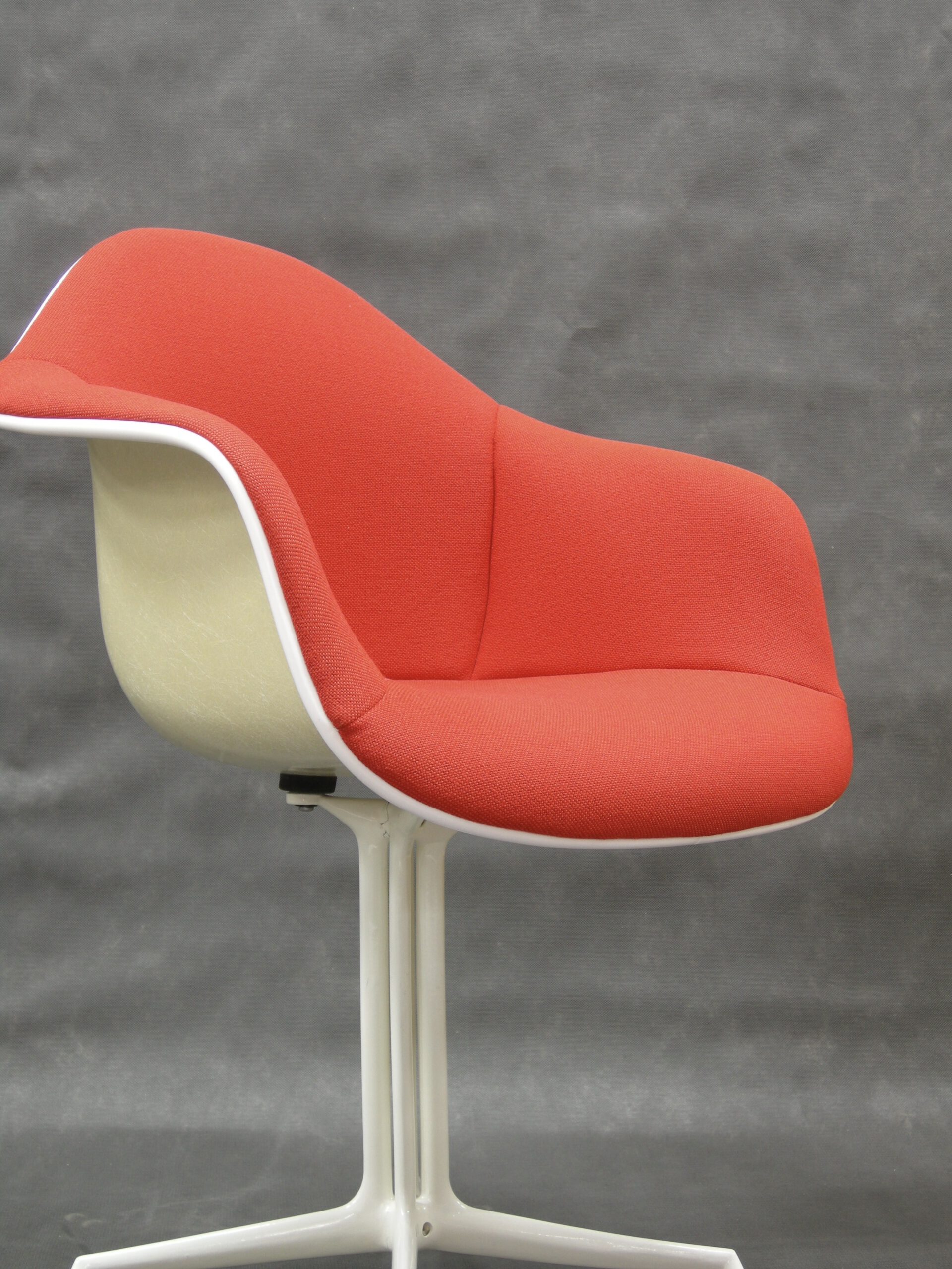 Fiberglas Chair VINTAGE ORIGINALS
